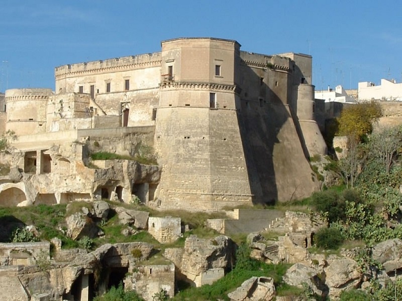 IL CASTELLO DI MASSAFRA OSPITERA' LA RASSEGNA "CINEMA E LIBRI SOTTO LE STELLE"