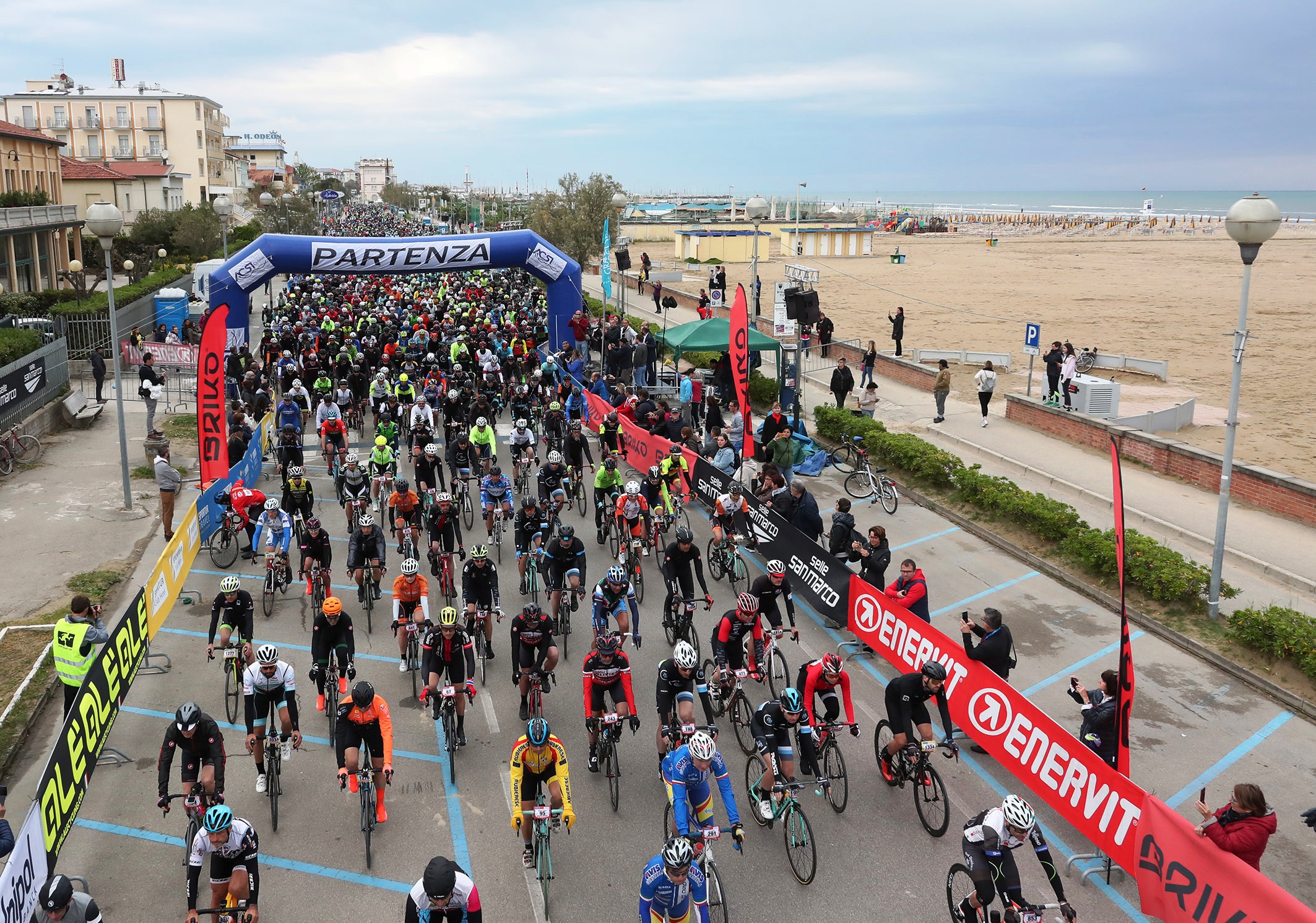 CICLISMO, BOOM DI PARTECIPANTI ALLA 23^ EDIZIONE DELLA GRANFONDO VIA DEL SALE